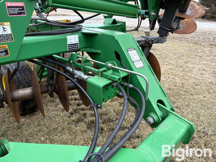 2010-john-deere-637-image-11