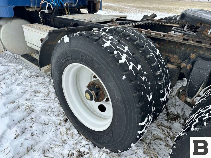 1999-freightliner-fld120-image-40