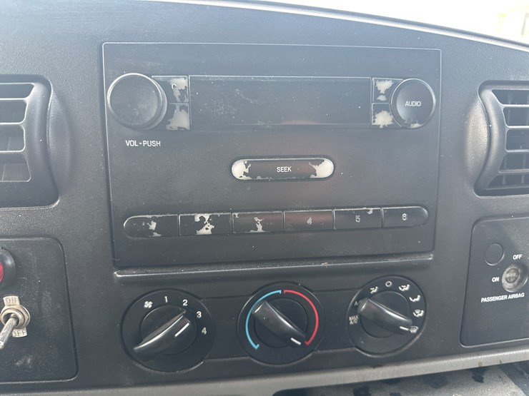 2005-ford-f550-image-30