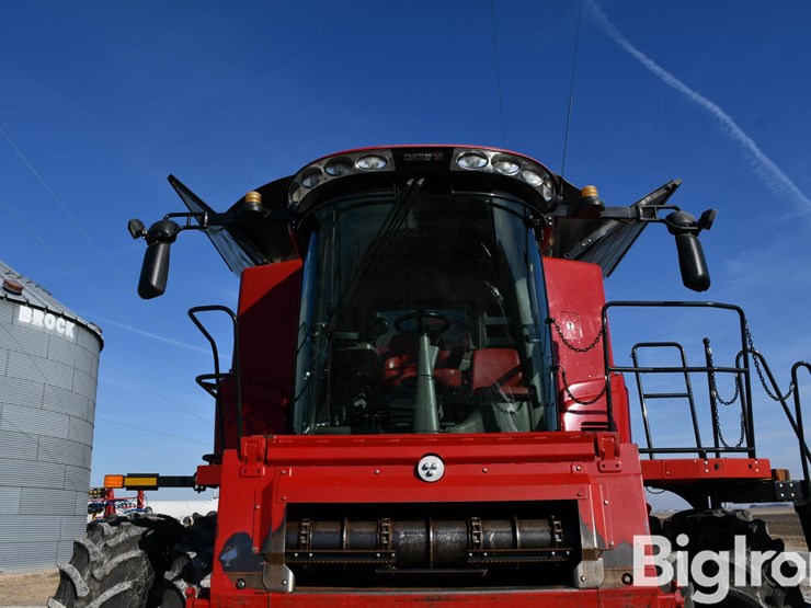 2017-case-ih-8240-image-10