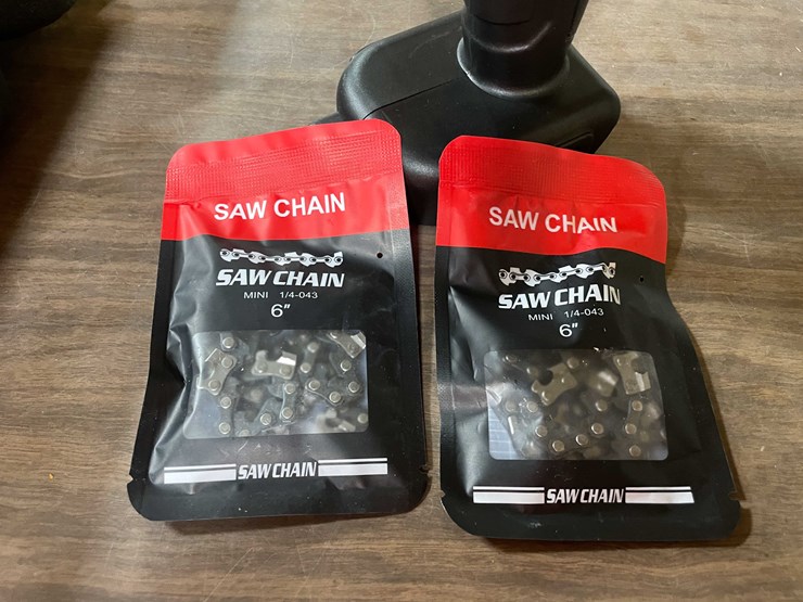 #2299-•-21-volt-mini-cordless-chainsaw-kit-in-carrying-case-(pr11)-image-6