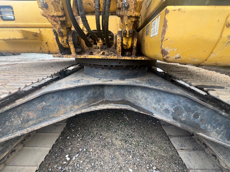 2011-komatsu-pc130-8-image-12