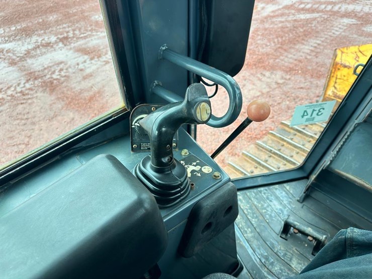 2012-deere-450j-lt-image-54