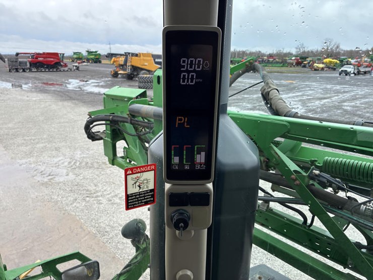 2015-john-deere-r4038-image-85