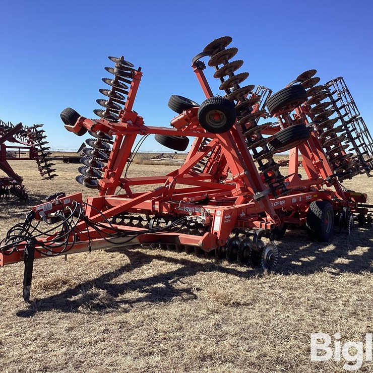 2017 KUHN Krause 8005 Excelerator Vertical Till Disk