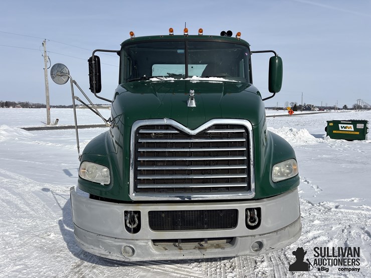 2014-mack-pinnacle-cxu613-image-2