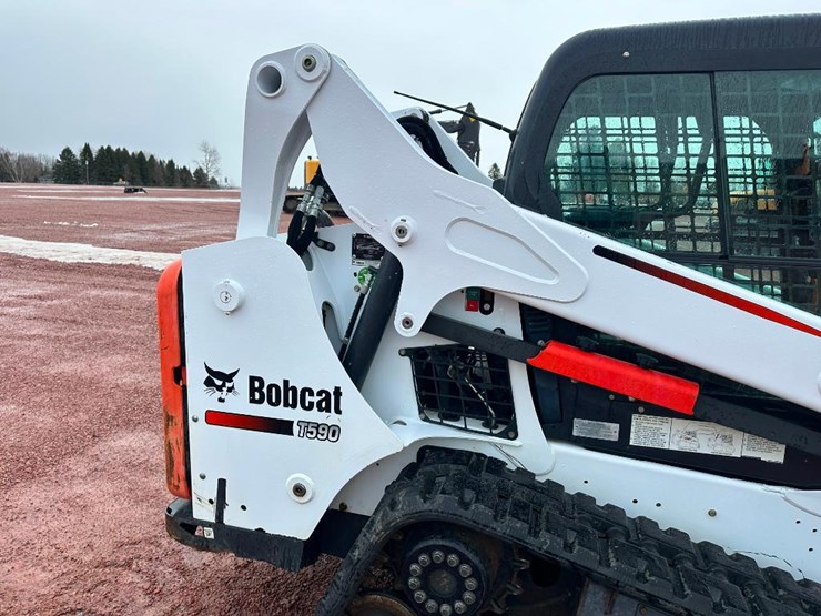 2015-bobcat-t590-image-26
