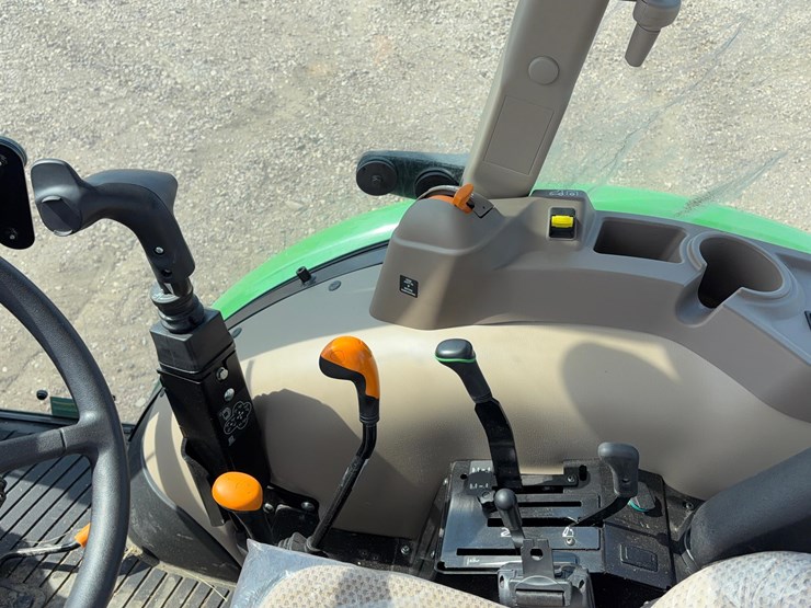 2023-john-deere-5060e-image-31