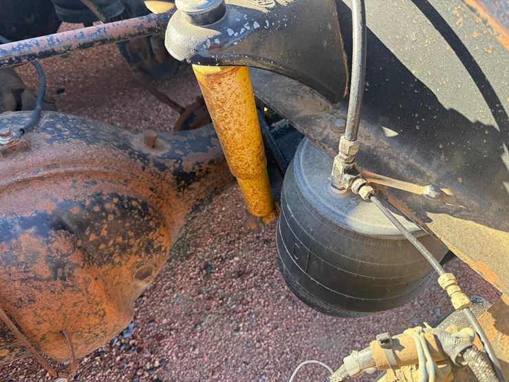 1993-peterbilt-377-image-57