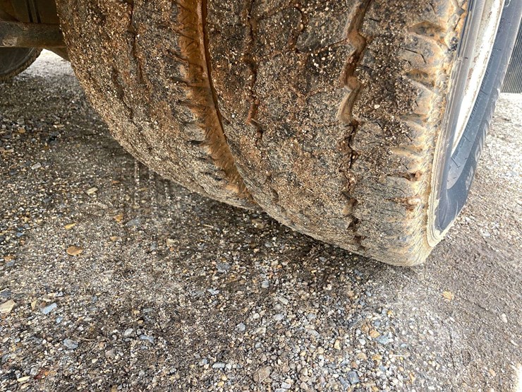 2010-chevrolet-silverado-3500-image-37