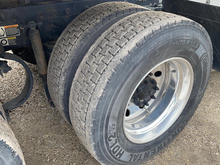 2017-peterbilt-579-image-14