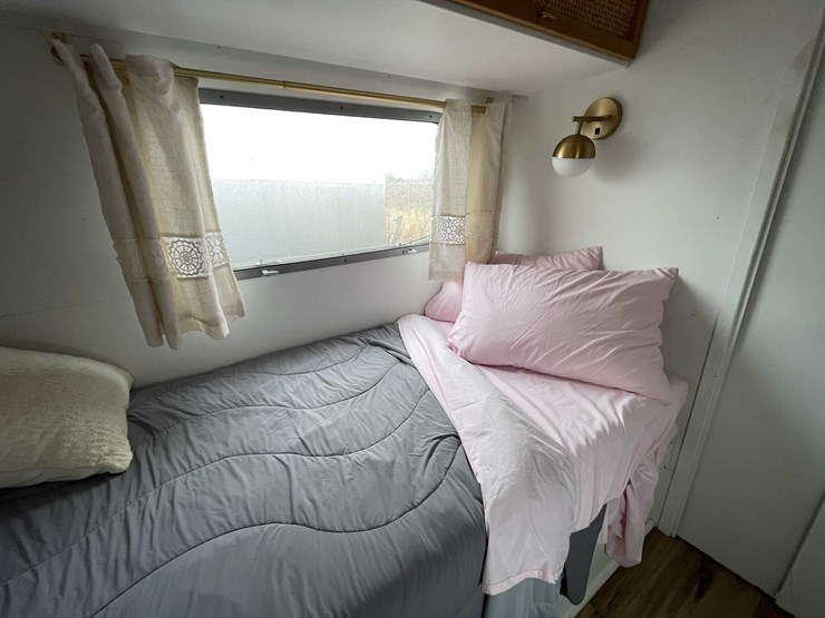 #1435-•-1978-airstream-land-yacht-31'---fully-remodeled,-road-ready-(has-wi-title)-(of)-image-44