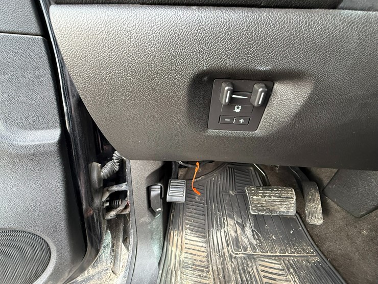 2014-chevrolet-tahoe-image-27