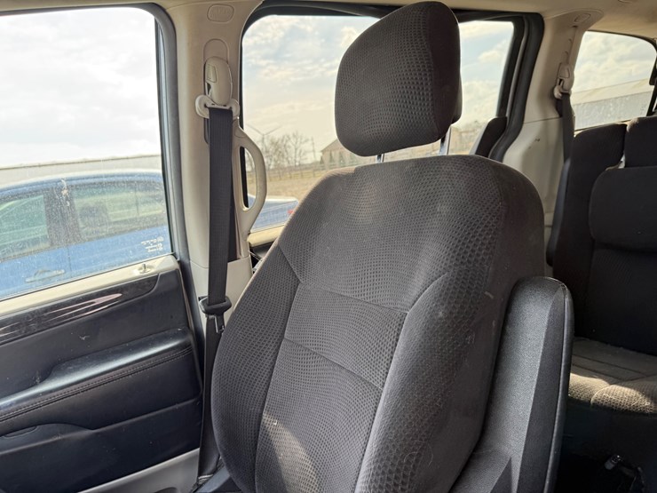 2014-dodge-grand-caravan-image-28