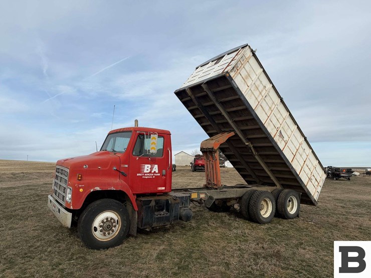 1985-international-s2300-image-45