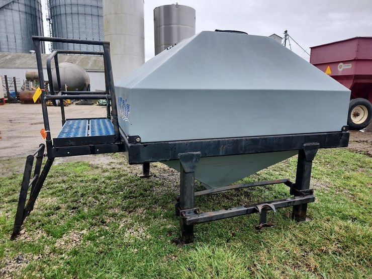 tag-#242,-8-ton-plastic-fertilizer-hopper-image-1