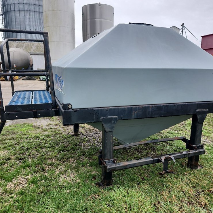 Tag #242, 8 ton plastic fertilizer hopper