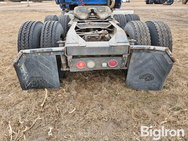 2000-mack-ch613-image-10