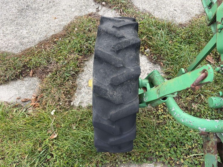 john-deere-12-image-26