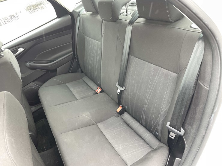 #1428-•-2015-white-ford-focus-se-sedan-(has-wi-title)-image-44