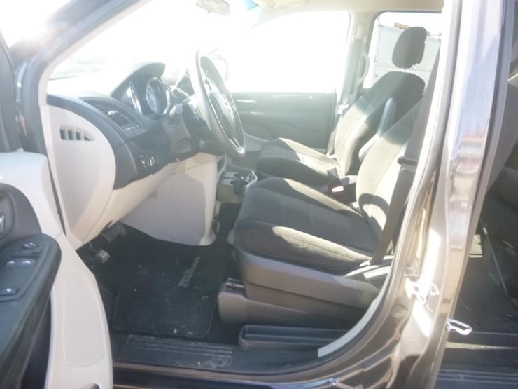 2012-dodge-grand-caravan-image-8