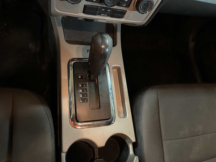 2011-ford-escape-image-18