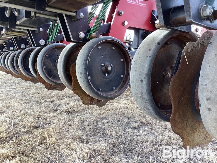 strip-cat-16r30-strip-till-machine-image-19