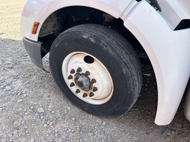 2016-peterbilt-579-image-42