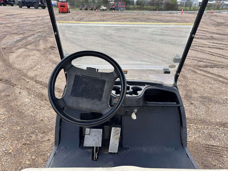 2012-yamaha-ydrax2-gas-powered-4-seat-golf-cart-image-11