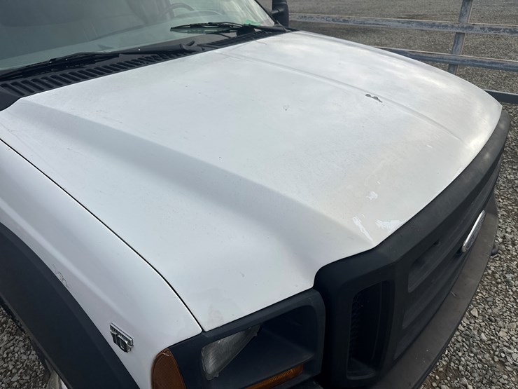 2005-ford-f550-image-11