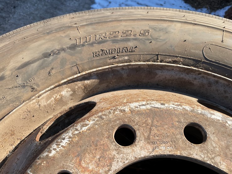 #6002-•-(2)-11r22.5-tires-image-3