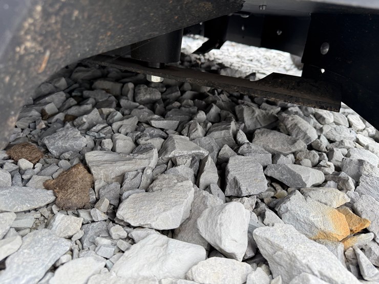 #6-•-unused-yakta-yxr610-61"-zero-turn-mower-197116-inv#-40694-image-8