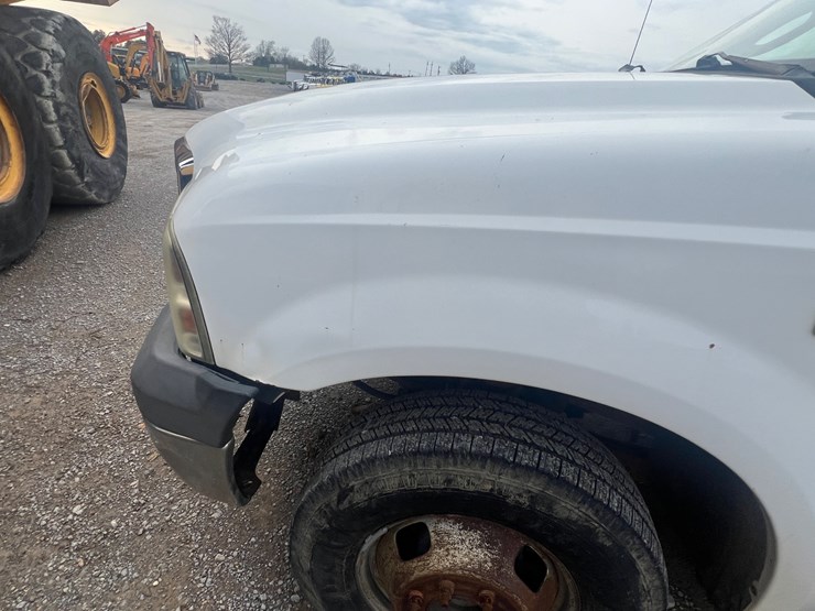 ford-f350-xlt-image-15