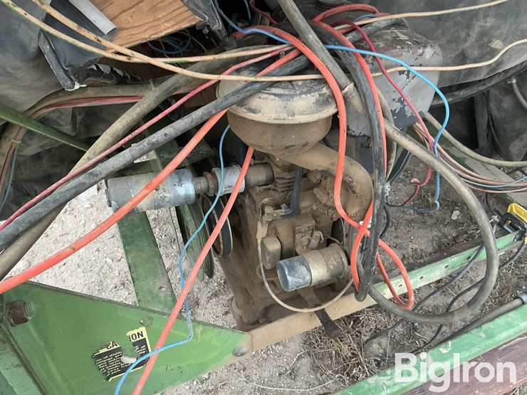 john-deere-335-image-13