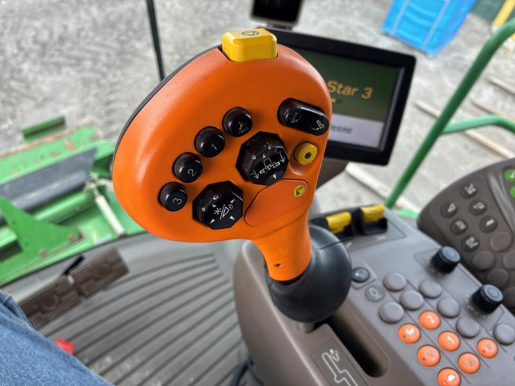 2014-john-deere-s680-image-29