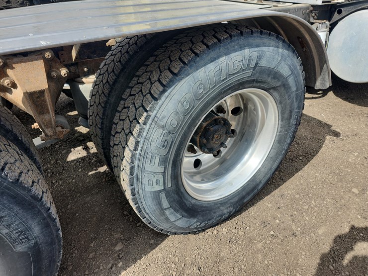 tag-#285,-freightliner-semi-image-11