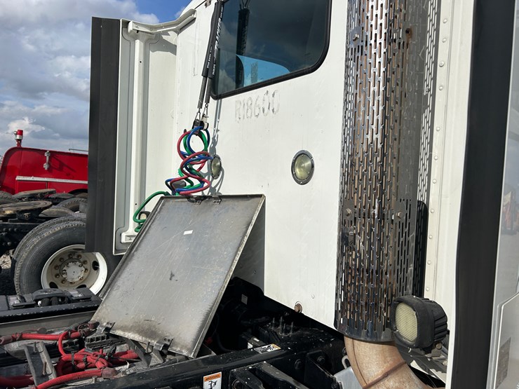 2016-peterbilt-579-image-15