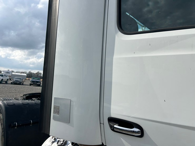 2016-peterbilt-579-image-14