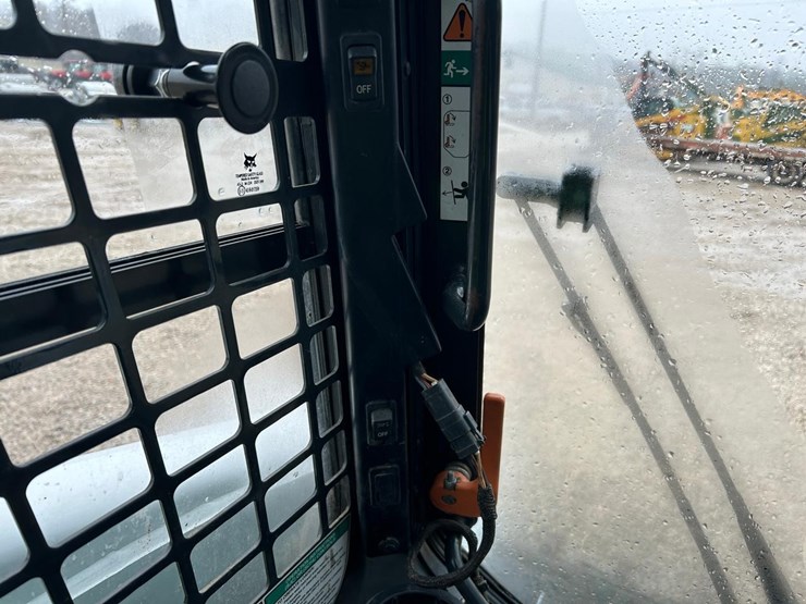 2022-bobcat-t870-image-23