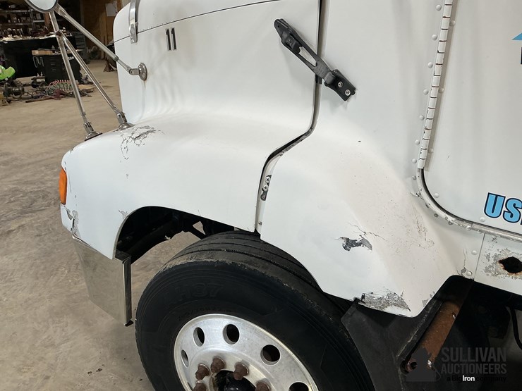 1999-freightliner-fld112-image-9