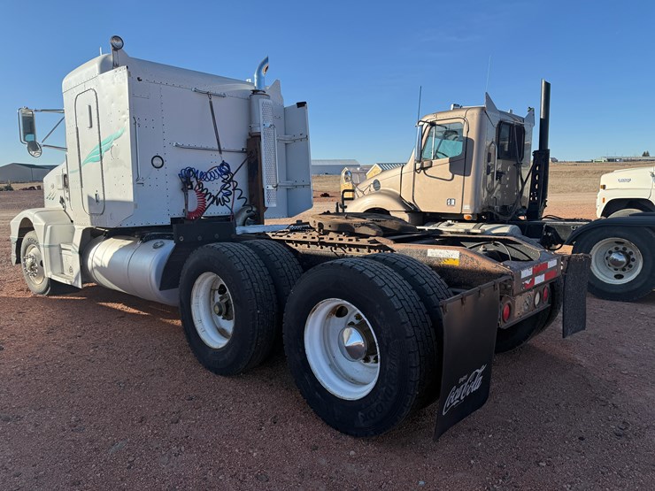 1993-peterbilt-377-image-4