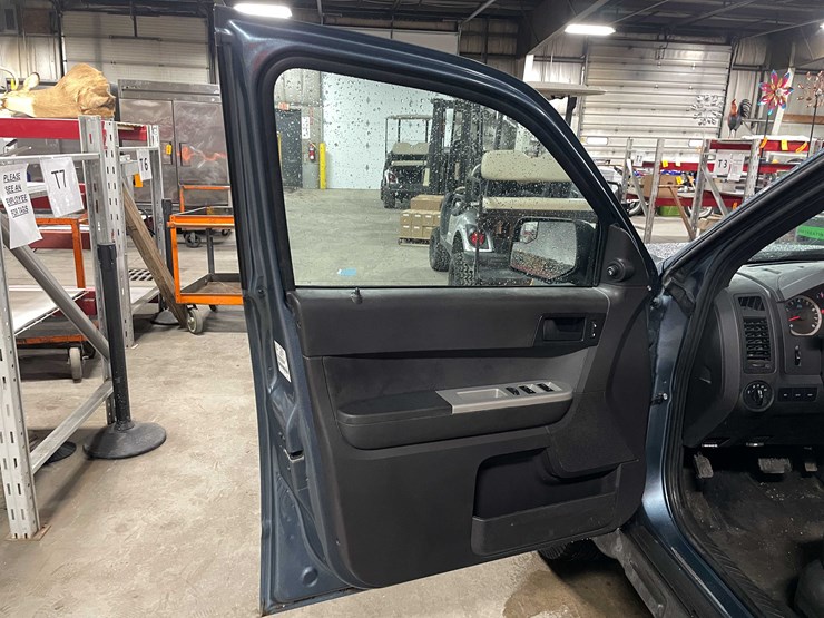 2011-ford-escape-image-12