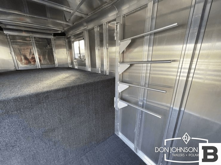 2024-featherlite-9600-7450-4-h-gooseneck-horse-trailer-image-20