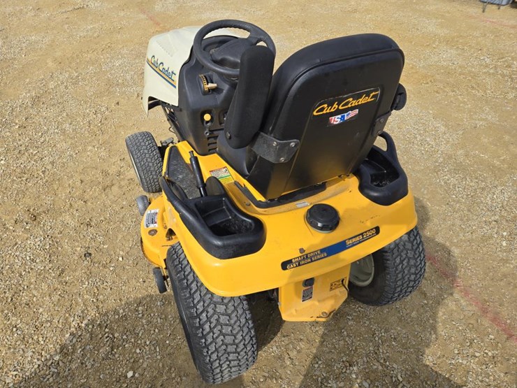 cub-cadet-gt2544-image-3