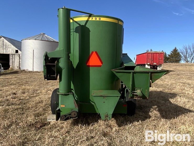 john-deere-700-image-6