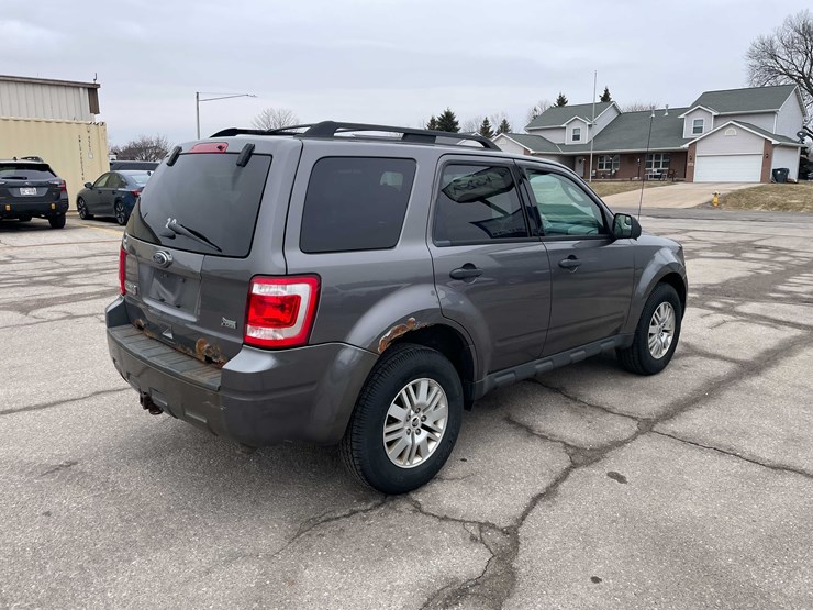 2011-ford-escape-image-5