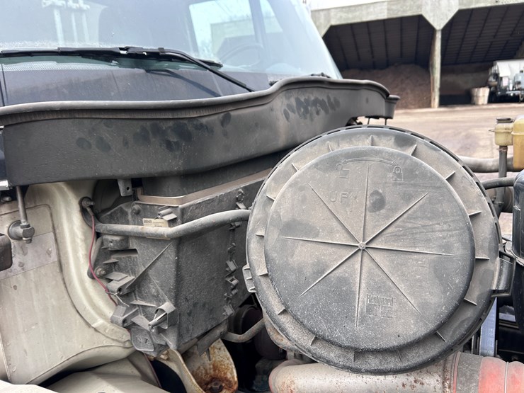 international-7400-image-55