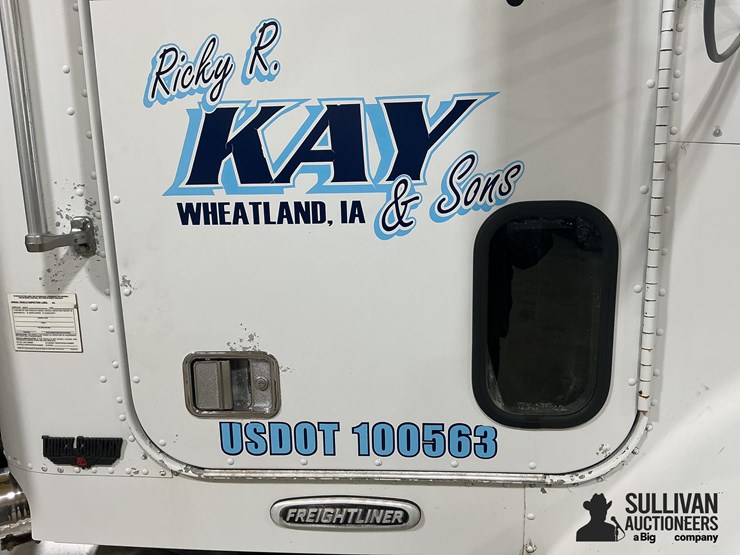 1999-freightliner-fld112-image-18