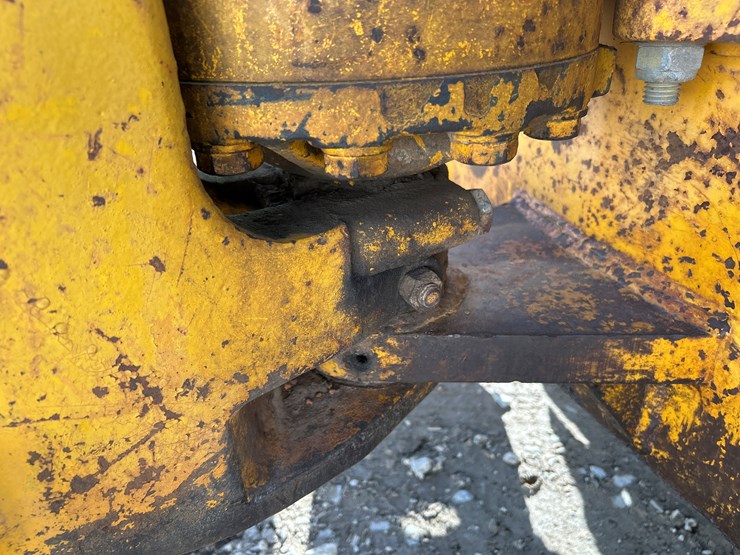 john-deere-350-image-28