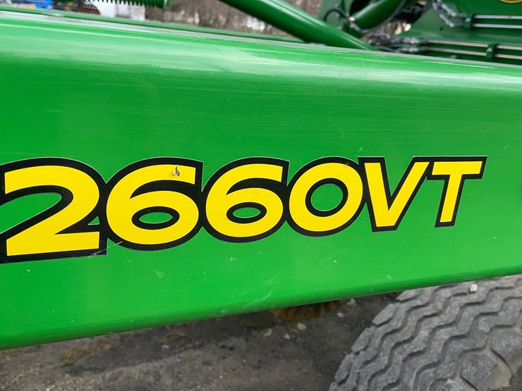 2022-john-deere-2660vt-image-3